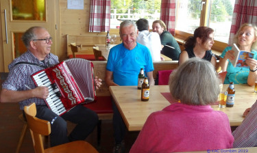 KAC Dornbirn Ausflug Brueggelekopf 2019 06453 Im Gasthaus